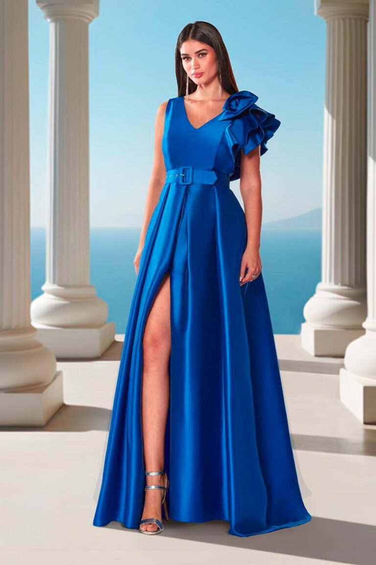 Vestido invitada de boda de Nati Jiménez en azul klein