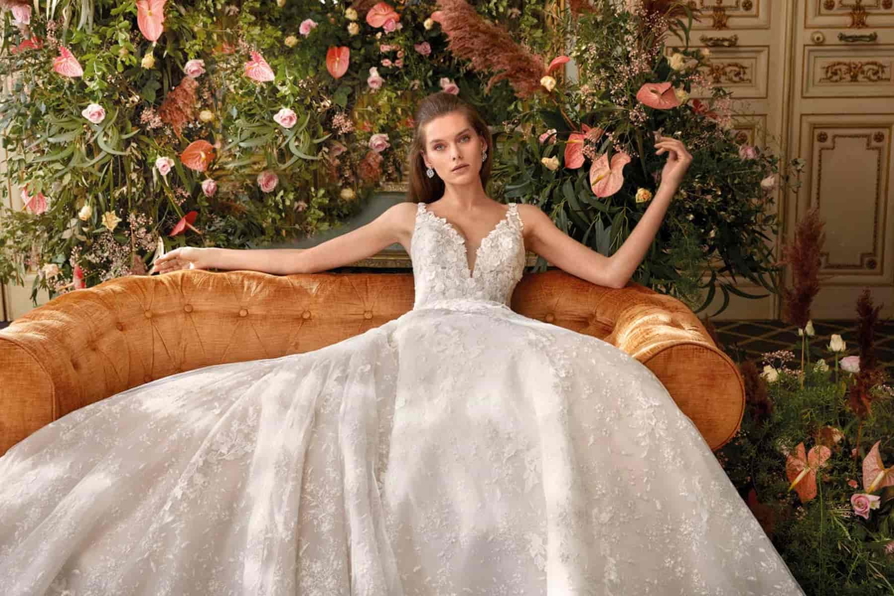 Vestidos de novia de Demetrios modelo de la Colección Platinum modelo Viveca detalle escote